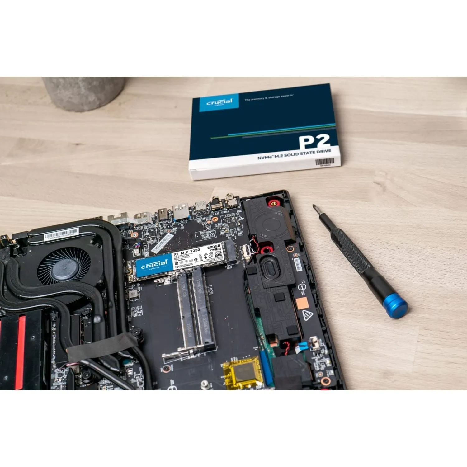 Crucial P2 CT1000P2SSD8 1 TB Internal SSD, Up to 2400 MB/s (3D NAND, NVMe, PCIe, M.2), Black