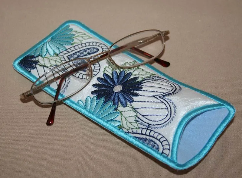Daisy Hearts Eyeglass Cases
