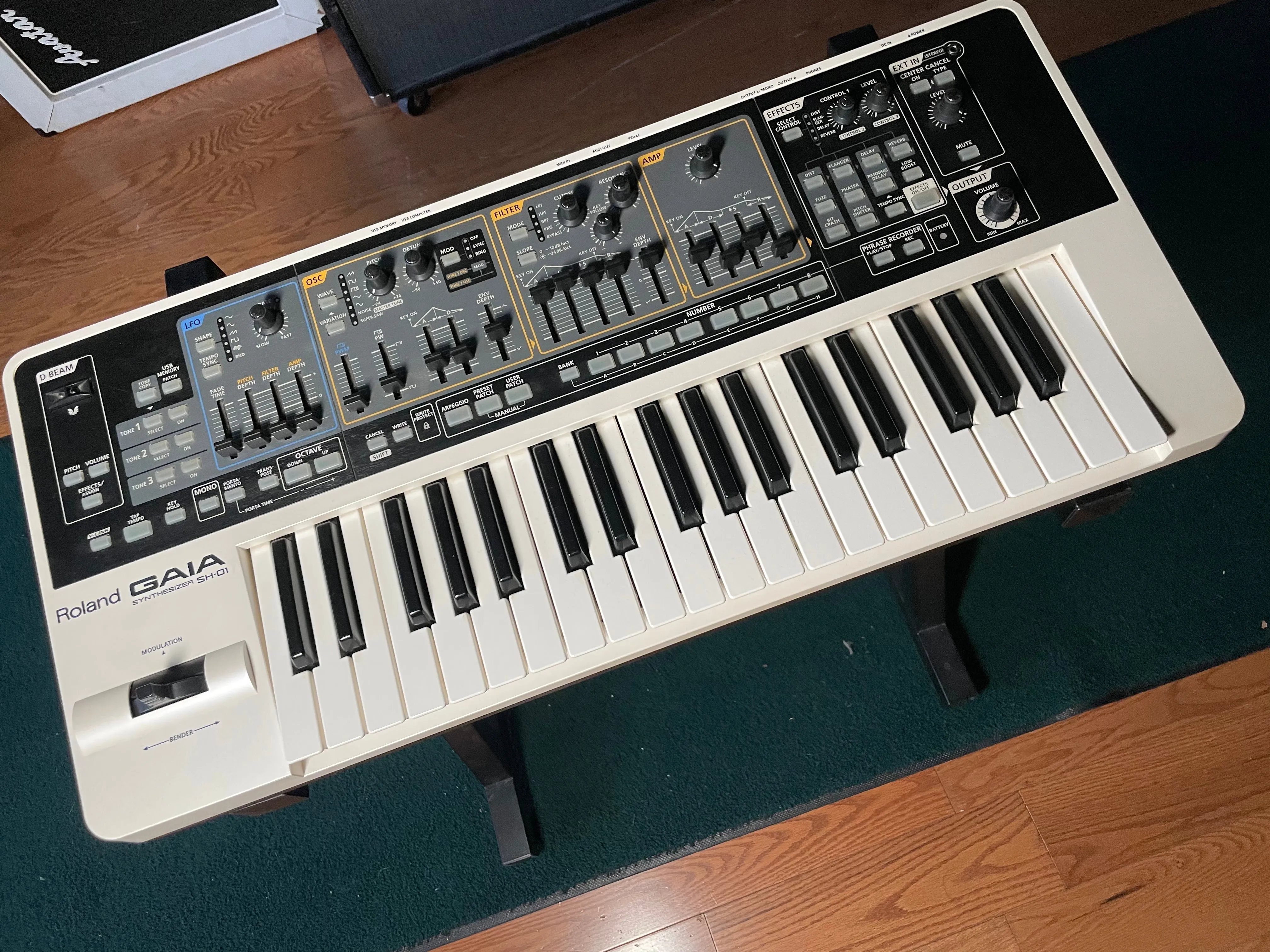 Roland GAIA SH-01 Synthesizer Used