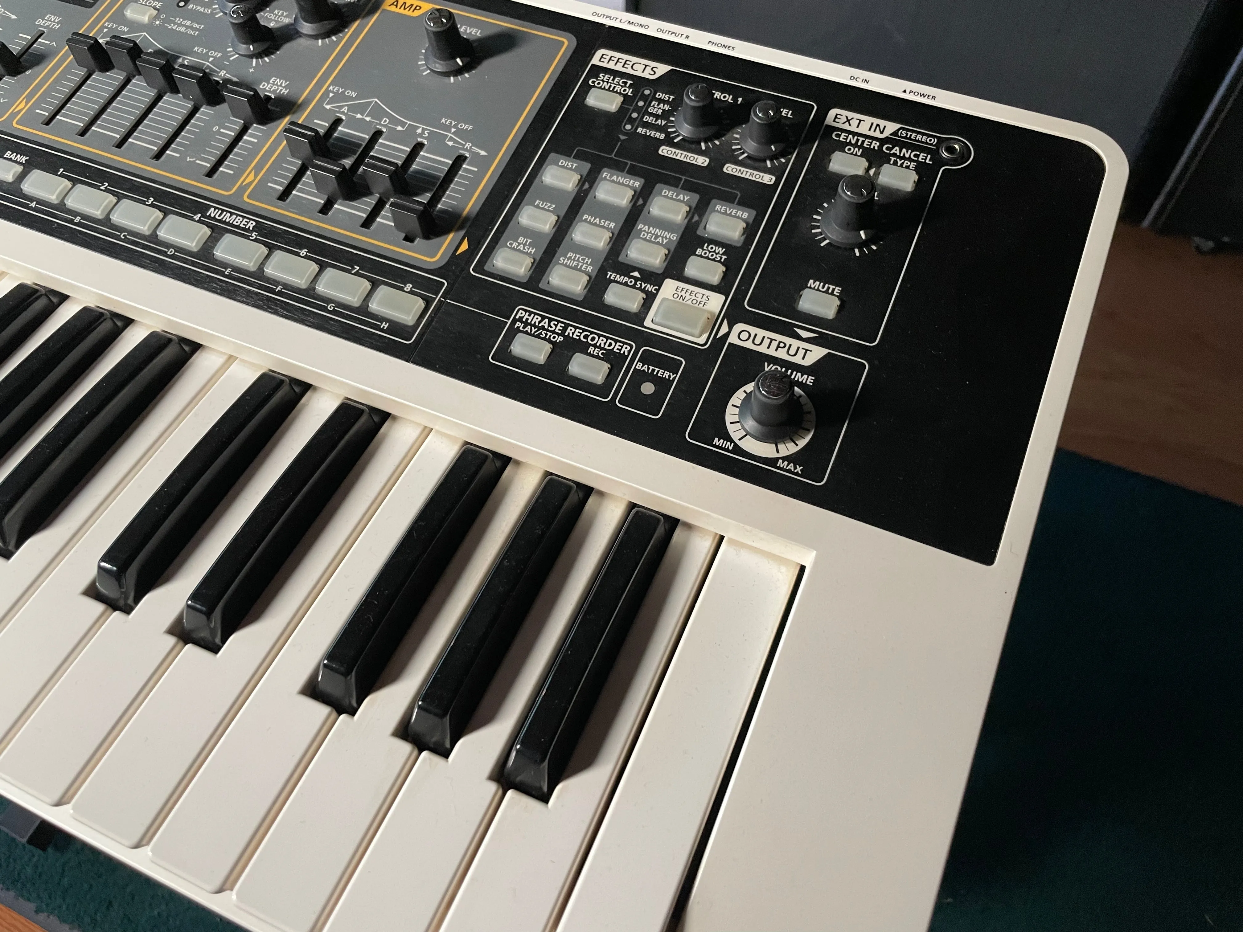 Roland GAIA SH-01 Synthesizer Used