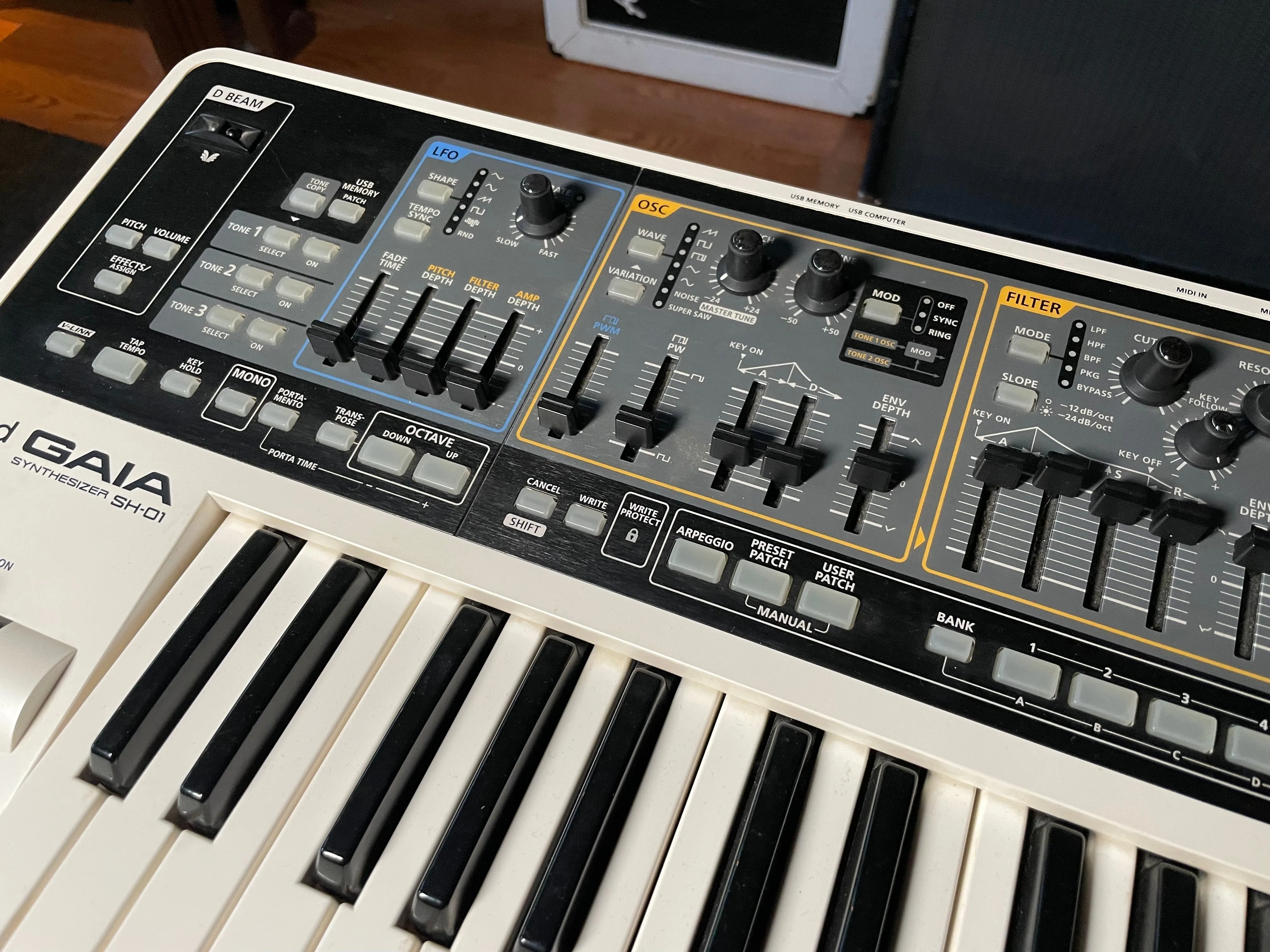 Roland GAIA SH-01 Synthesizer Used