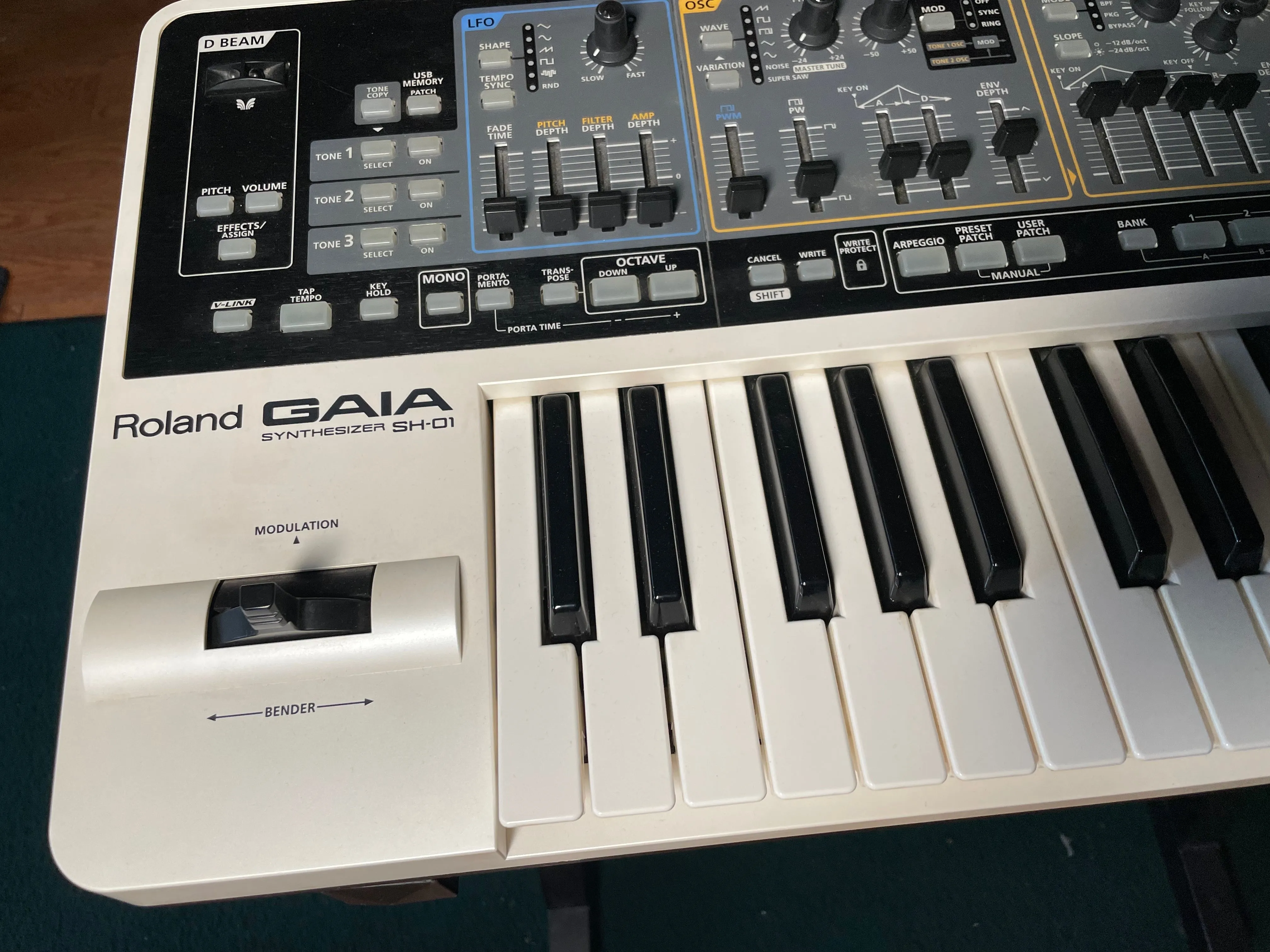 Roland GAIA SH-01 Synthesizer Used
