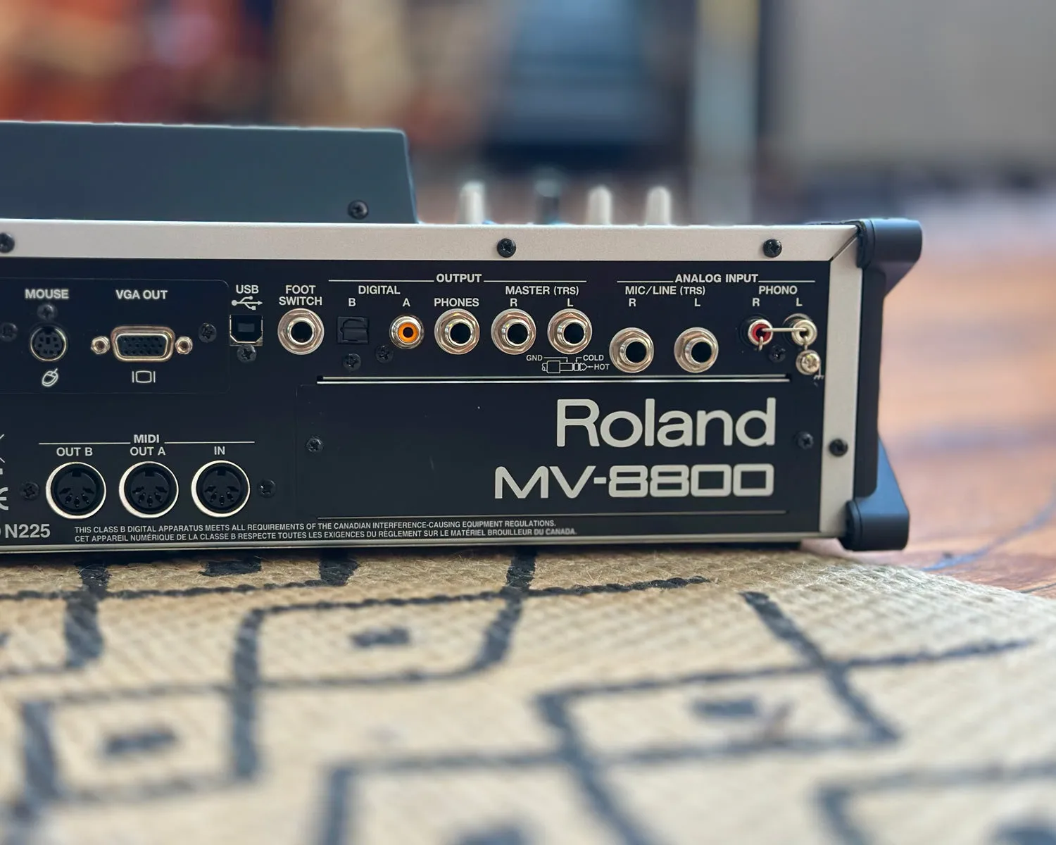 Roland MV-8800 Production Studio